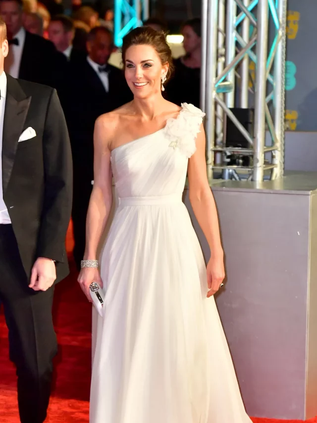 Kate middleton off shoulder gown5