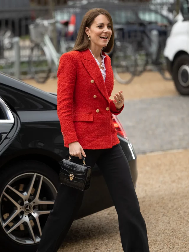 kate middleton in red blazer