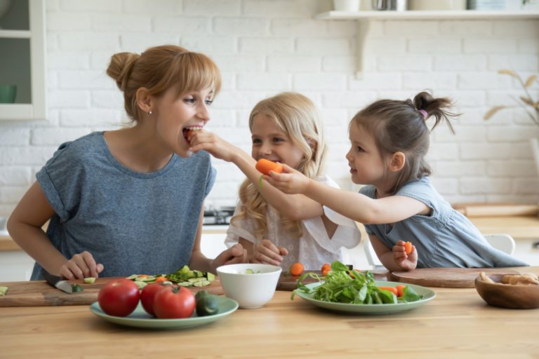 How To Raise Kids With Healthy Eating Habits